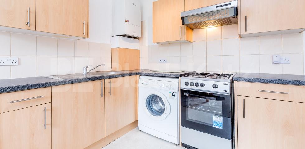 			4/5 BED - GREAT FOR STUDENTS! , 5 Bedroom, 1 bath, 1 reception Flat			 Hampstead Road, CAMDEN-EUSTON
